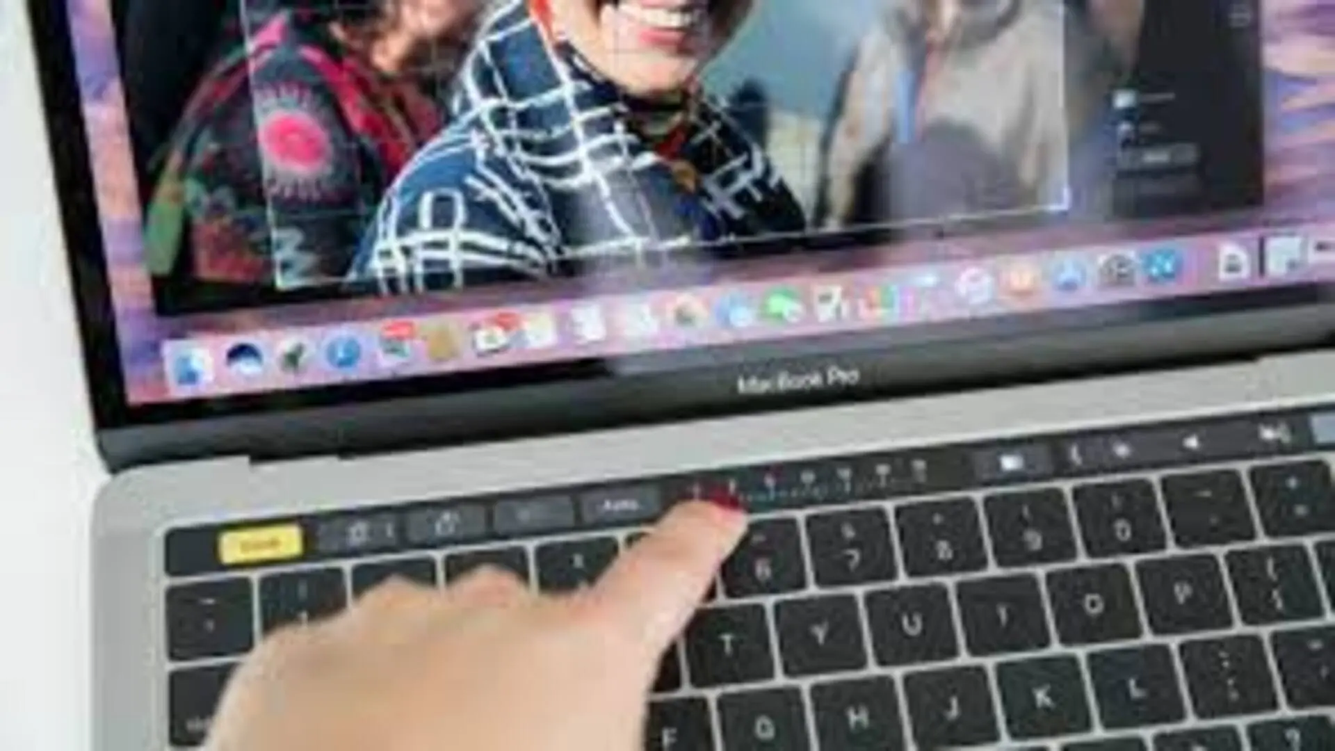Microsoft Office beta testers will soon get MacBook Pro Touch Bar support
